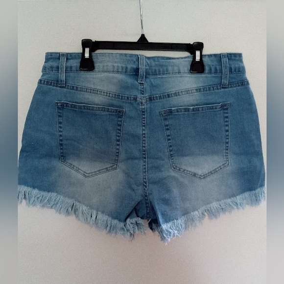 Distressed Medium Washed Shorts Size XL - Picture 3 of 6